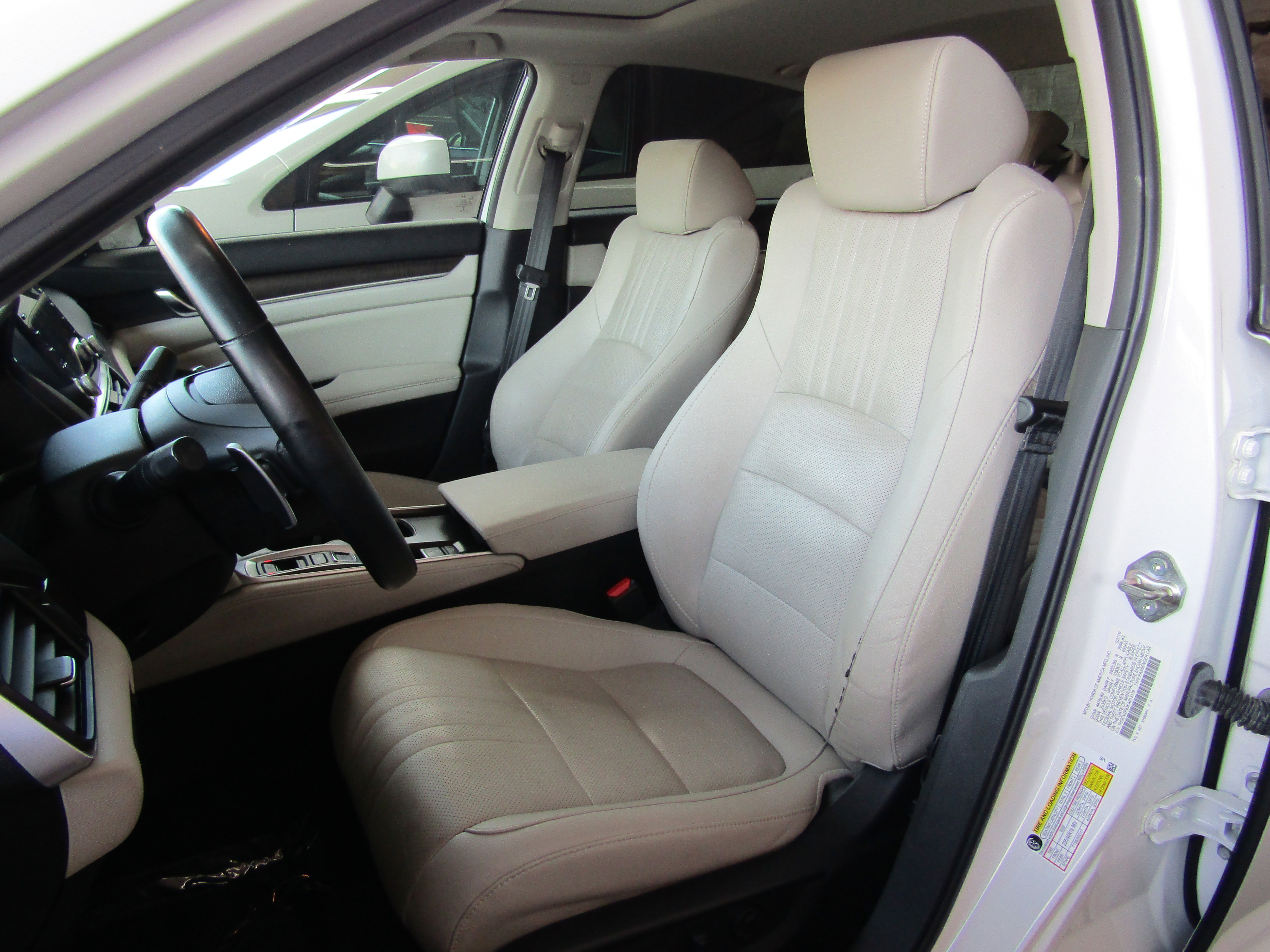 Used 2019 Honda Accord Touring image 9