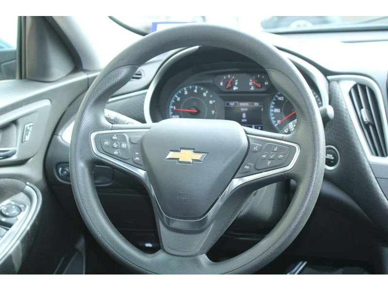 Used 2025 Chevrolet Malibu LT FWD image 14