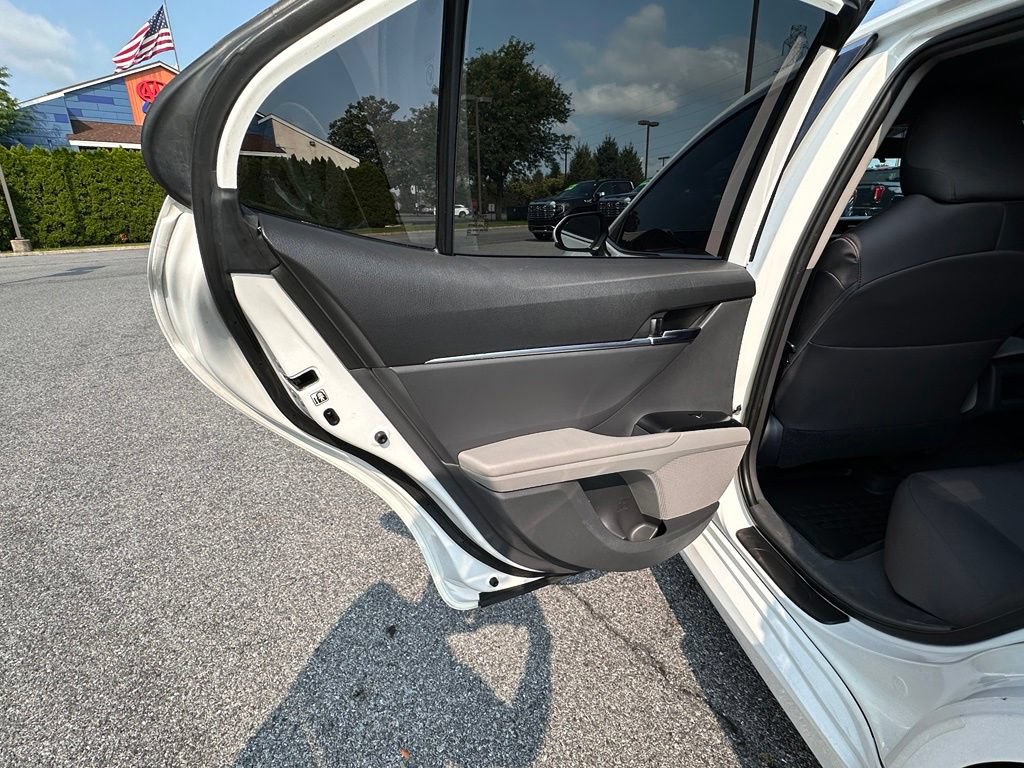 Used 2019 Toyota Camry LE FWD image 26