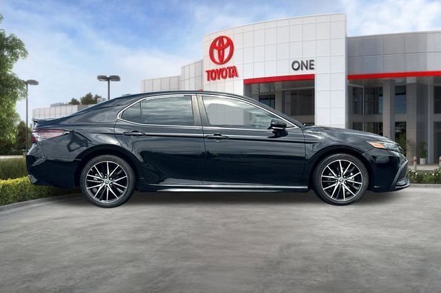 Certified 2024 Toyota Camry SE FWD image 3