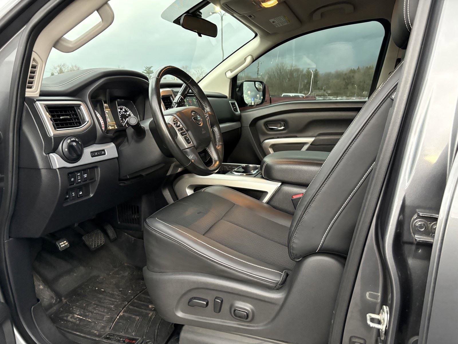 Used 2019 Nissan Titan PRO-4X image 14