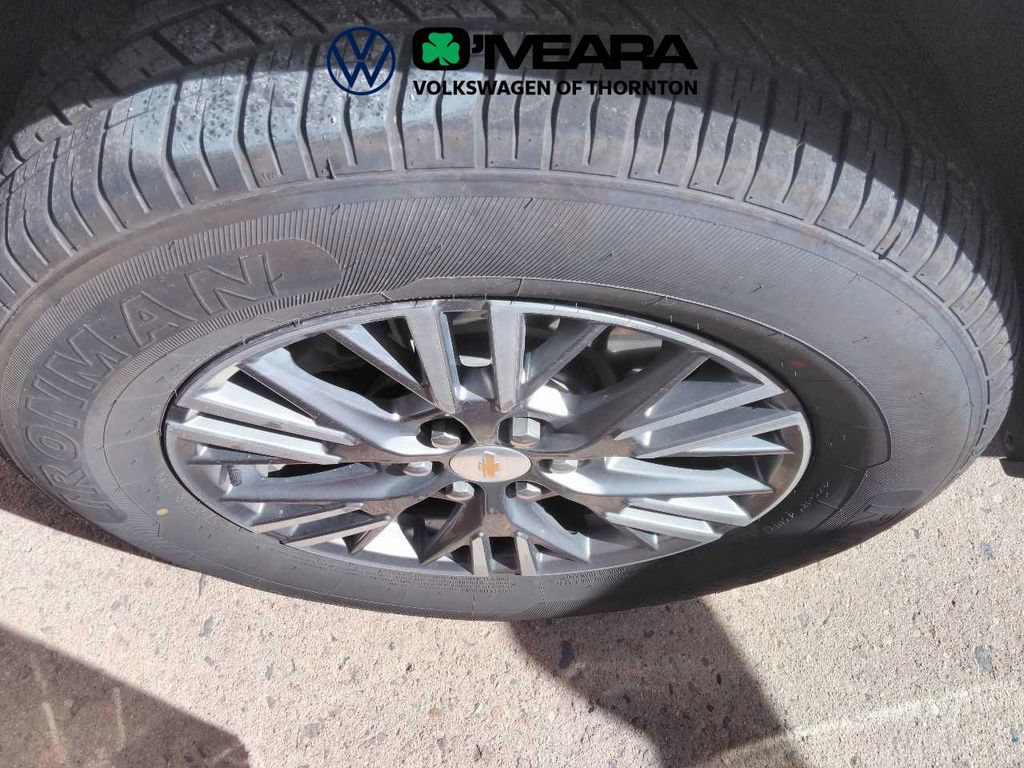 Used 2025 Chevrolet Traverse LT AWD/4WD image 8