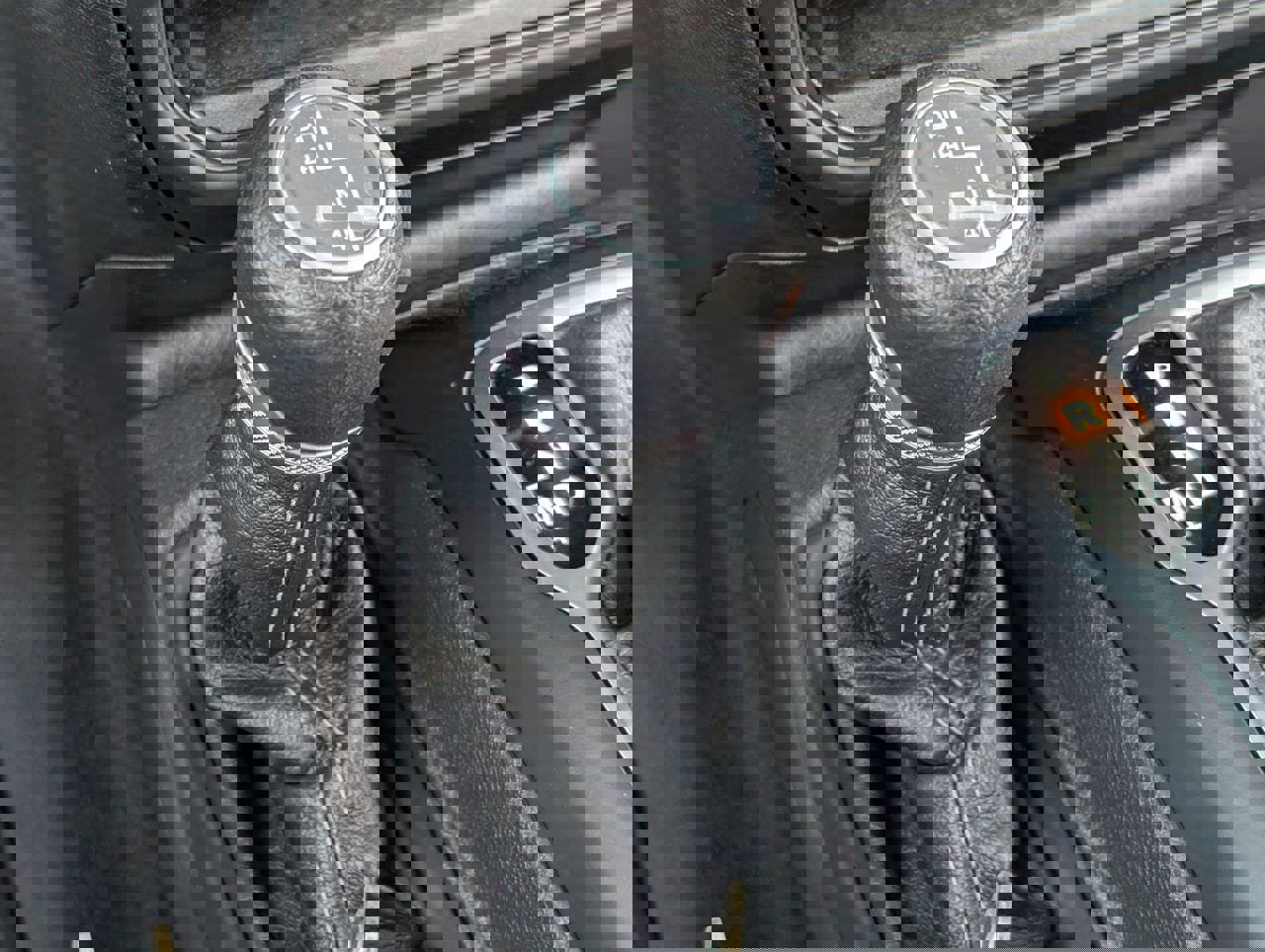 Used 2025 Jeep Wrangler Sport S image 17