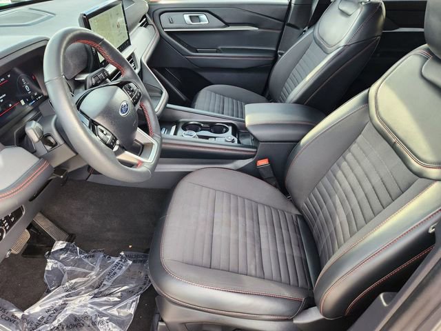 Used 2025 Ford Explorer ST-Line w/ ST-Line Street Pack image 22