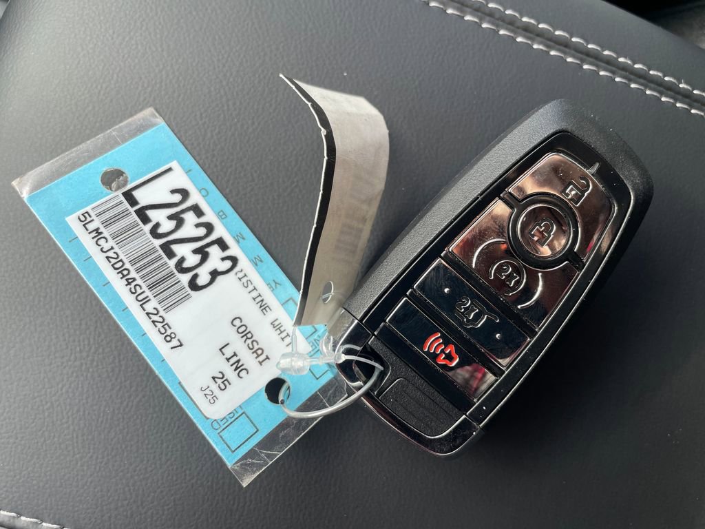 New 2025 Lincoln Corsair Reserve w/ Jet Appearance Package image 9