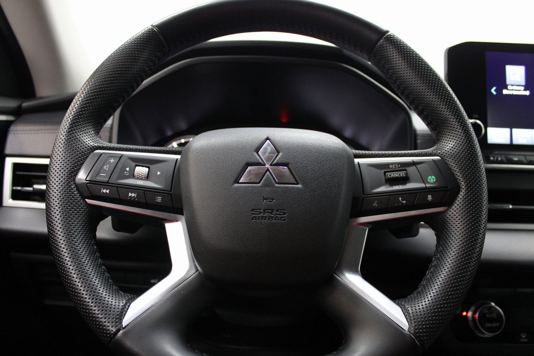 Used 2023 Mitsubishi Outlander SE image 30