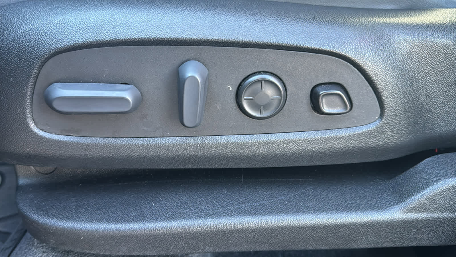 Used 2022 Buick Enclave Premium w/ Surround and Sites Package image 6