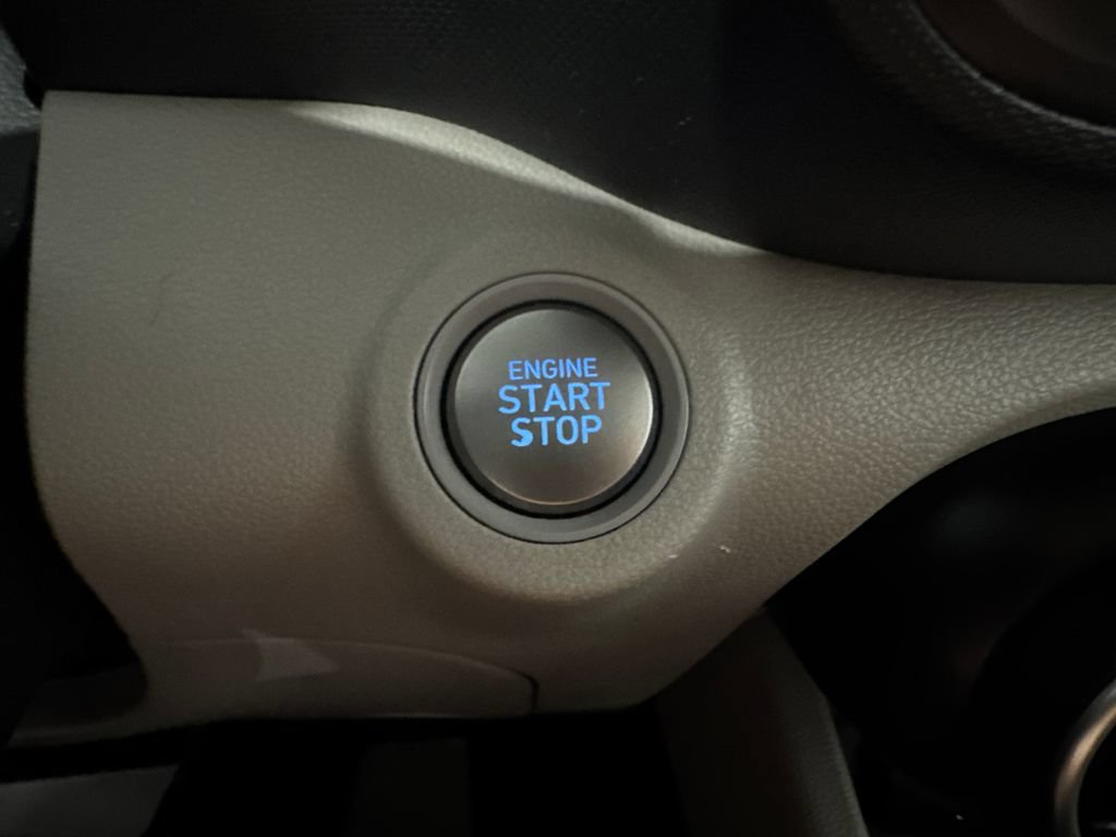 Used 2025 Hyundai Venue SEL FWD image 36