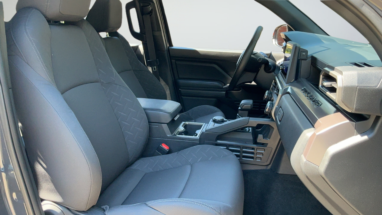 Used 2025 Toyota Tacoma SR5 AWD/4WD image 18