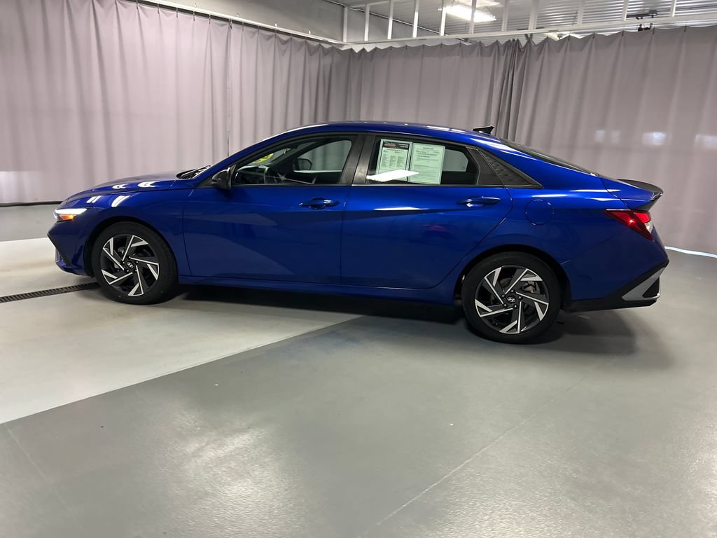 Used 2025 Hyundai Elantra Sport FWD image 4