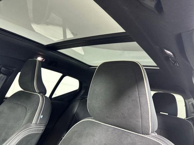 Used 2021 Volvo XC40 T5 R-Design w/ Protection Package Premier image 12