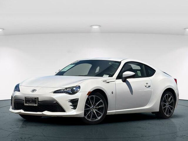 Used 2017 Toyota 86 RWD image 2