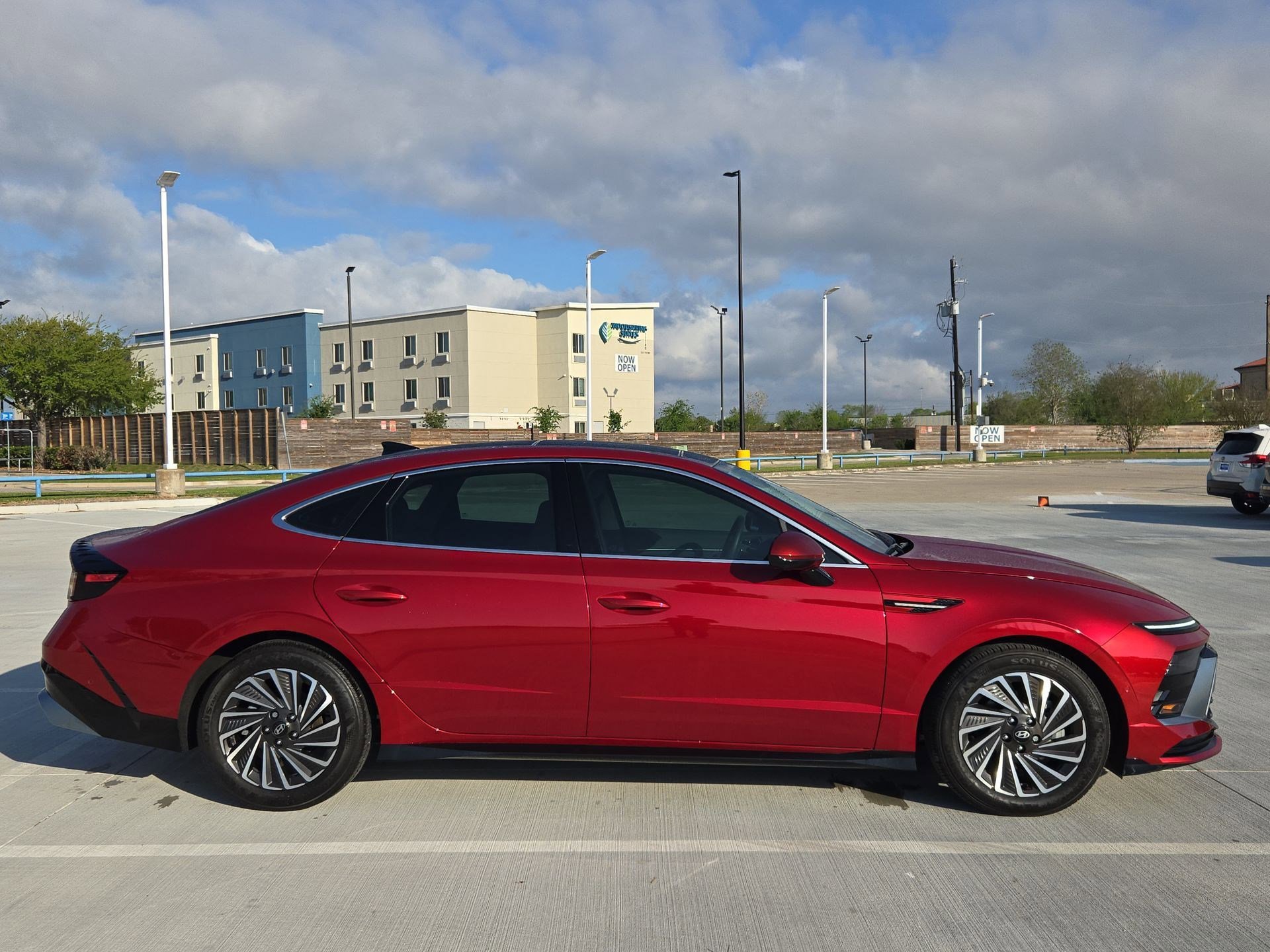 Used 2025 Hyundai Sonata Limited image 2