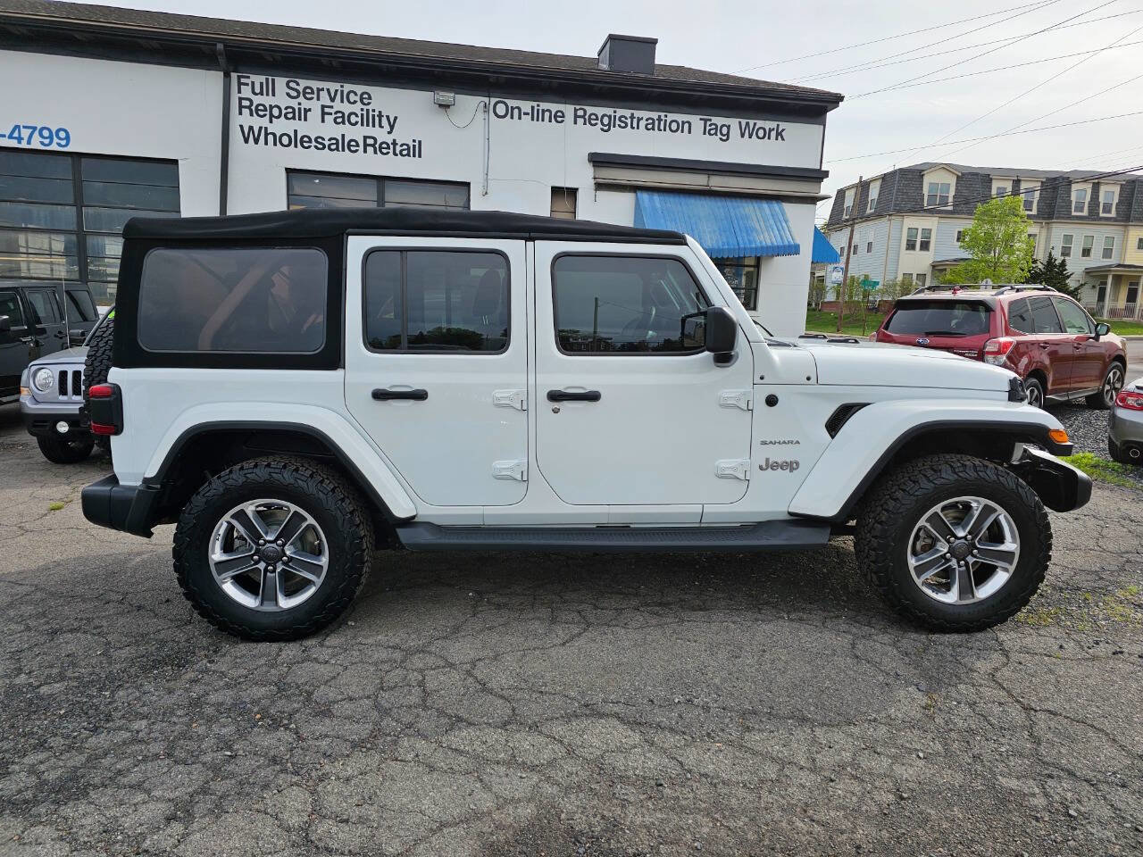 Used 2018 Jeep Wrangler Unlimited Sahara AWD/4WD image 4
