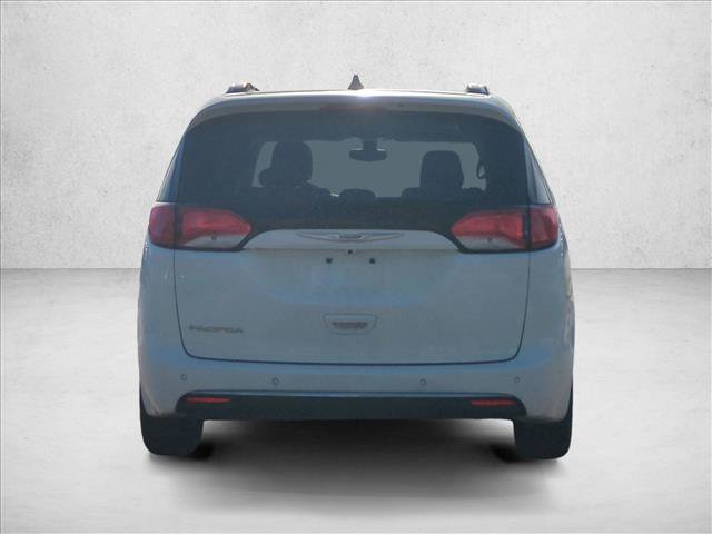 Used 2018 Chrysler Pacifica Touring-L FWD image 6