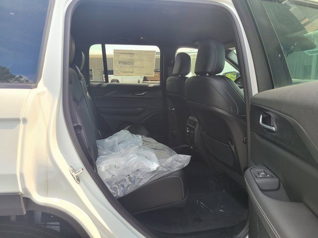 New 2025 Jeep Grand Cherokee Altitude image 5