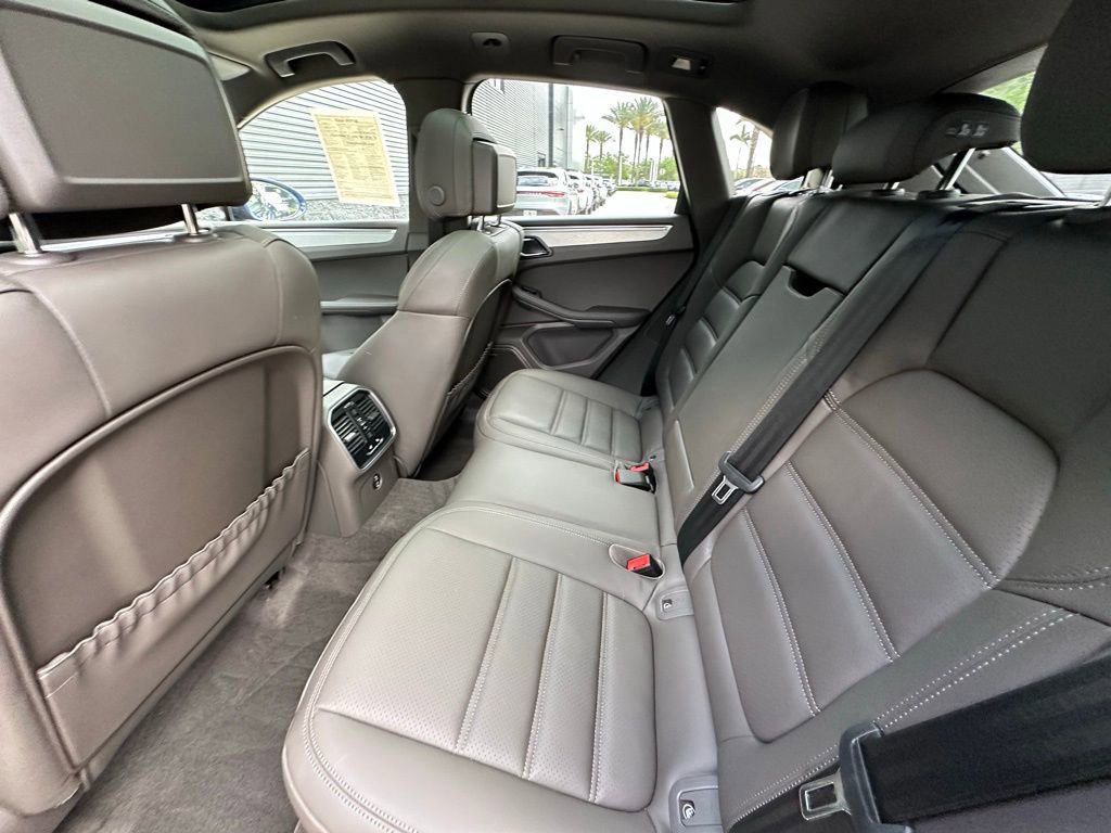 Certified 2026 Porsche Macan Turbo AWD/4WD image 35