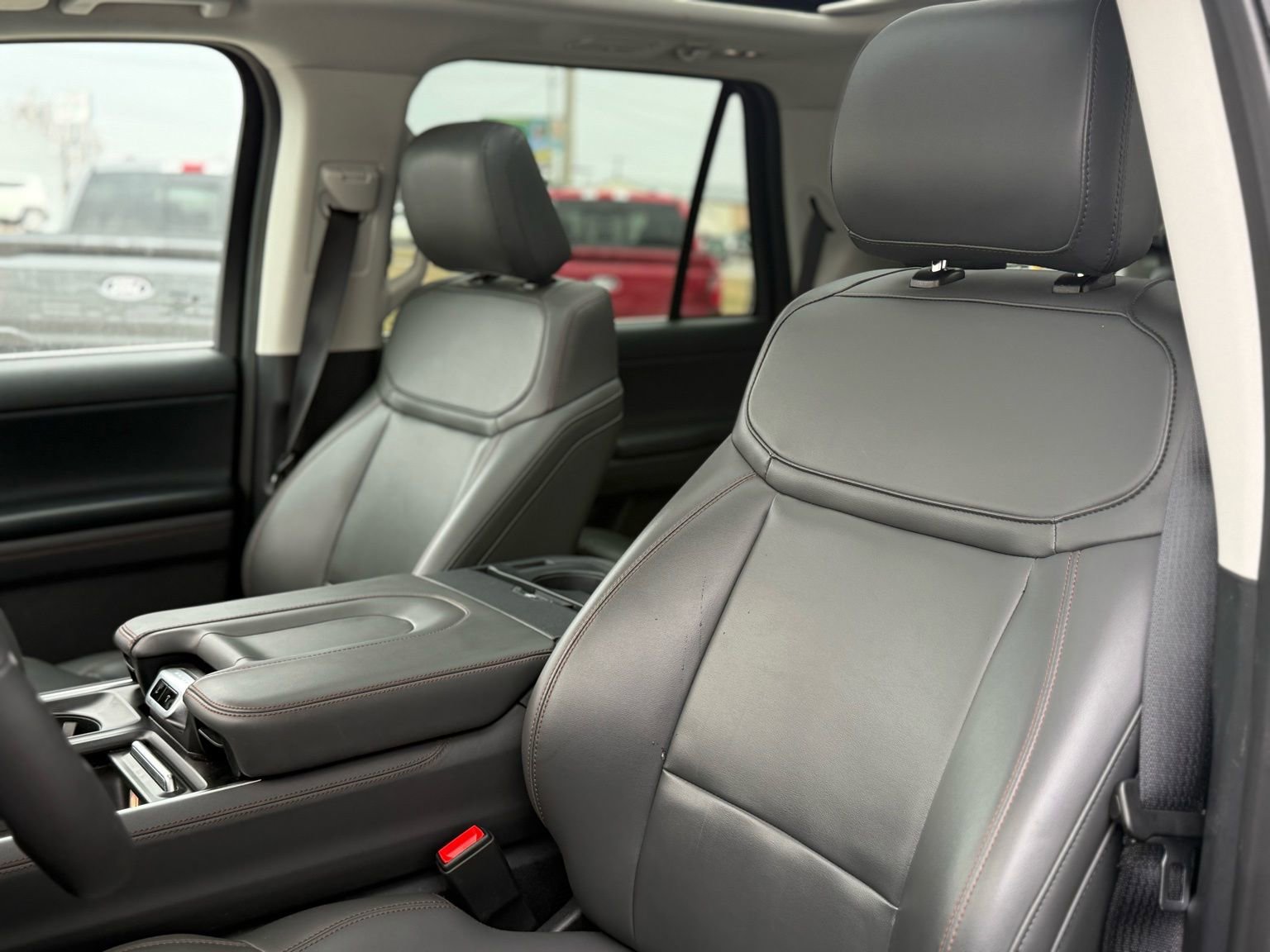 Used 2025 Ford Expedition Active image 7