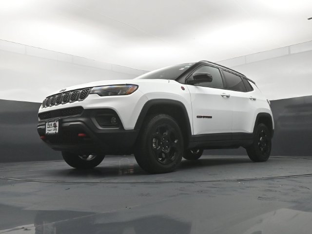 Used 2023 Jeep Compass Trailhawk w/ Trailhawk Convenience Group AWD/4WD image 20