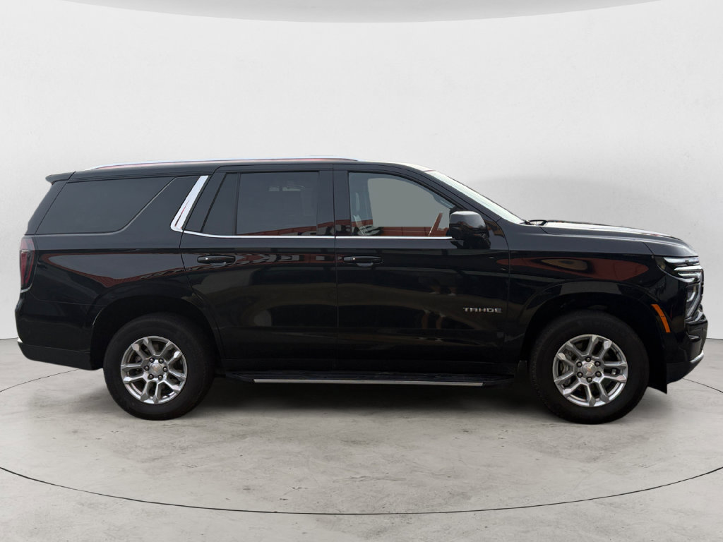 Used 2025 Chevrolet Tahoe LT AWD/4WD image 2