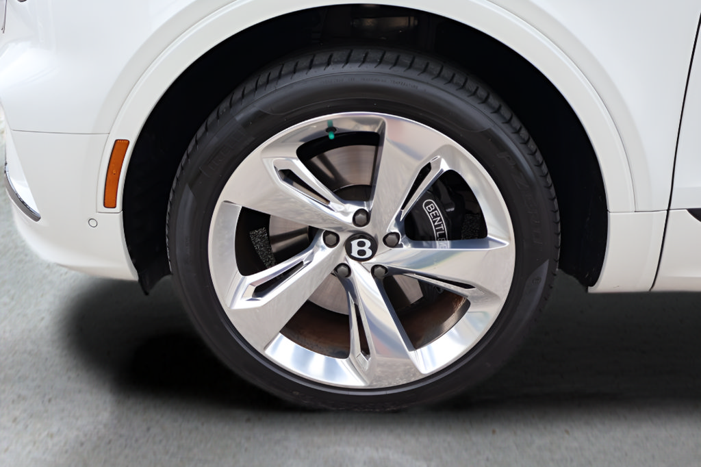 Used 2024 Bentley Bentayga AWD/4WD image 6