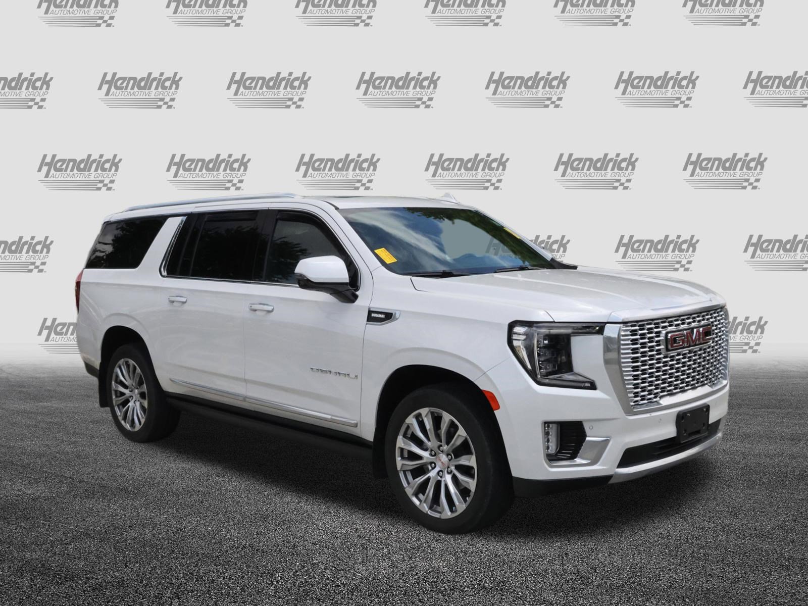 Used 2023 GMC Yukon XL Denali AWD/4WD image 2