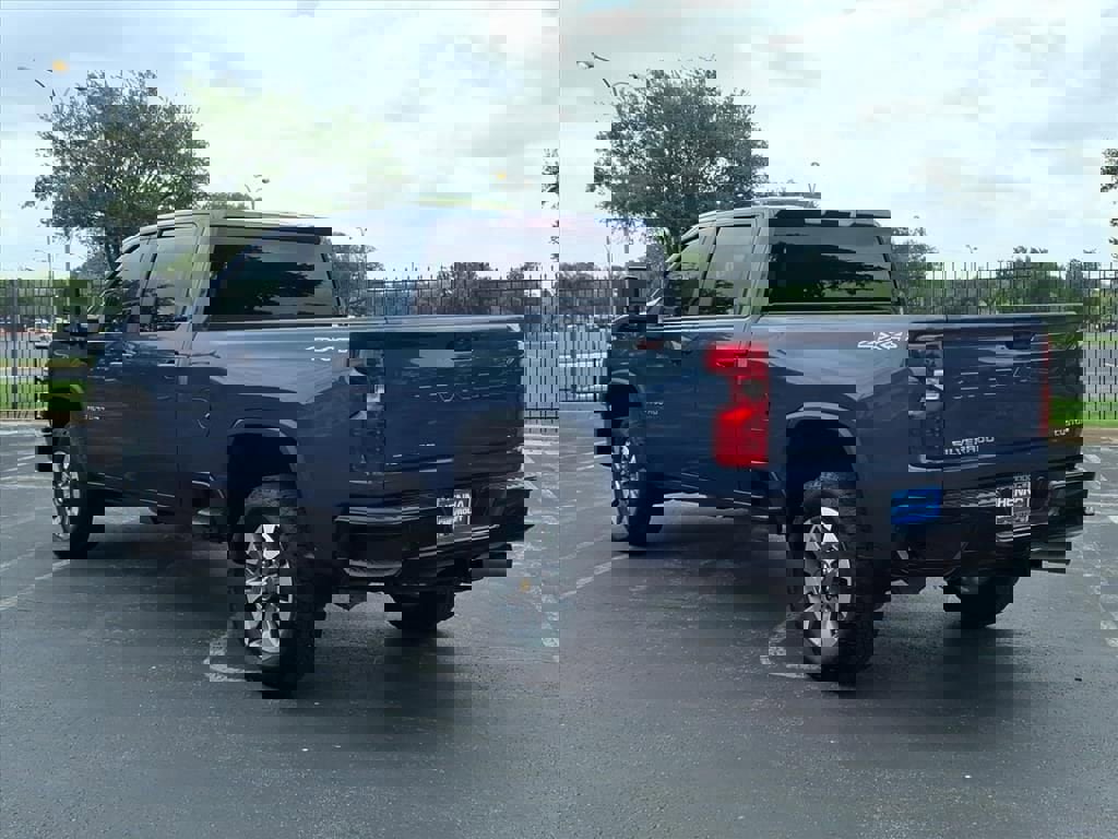 Used 2025 Chevrolet Silverado 2500 Custom w/ Custom Value Package image 8