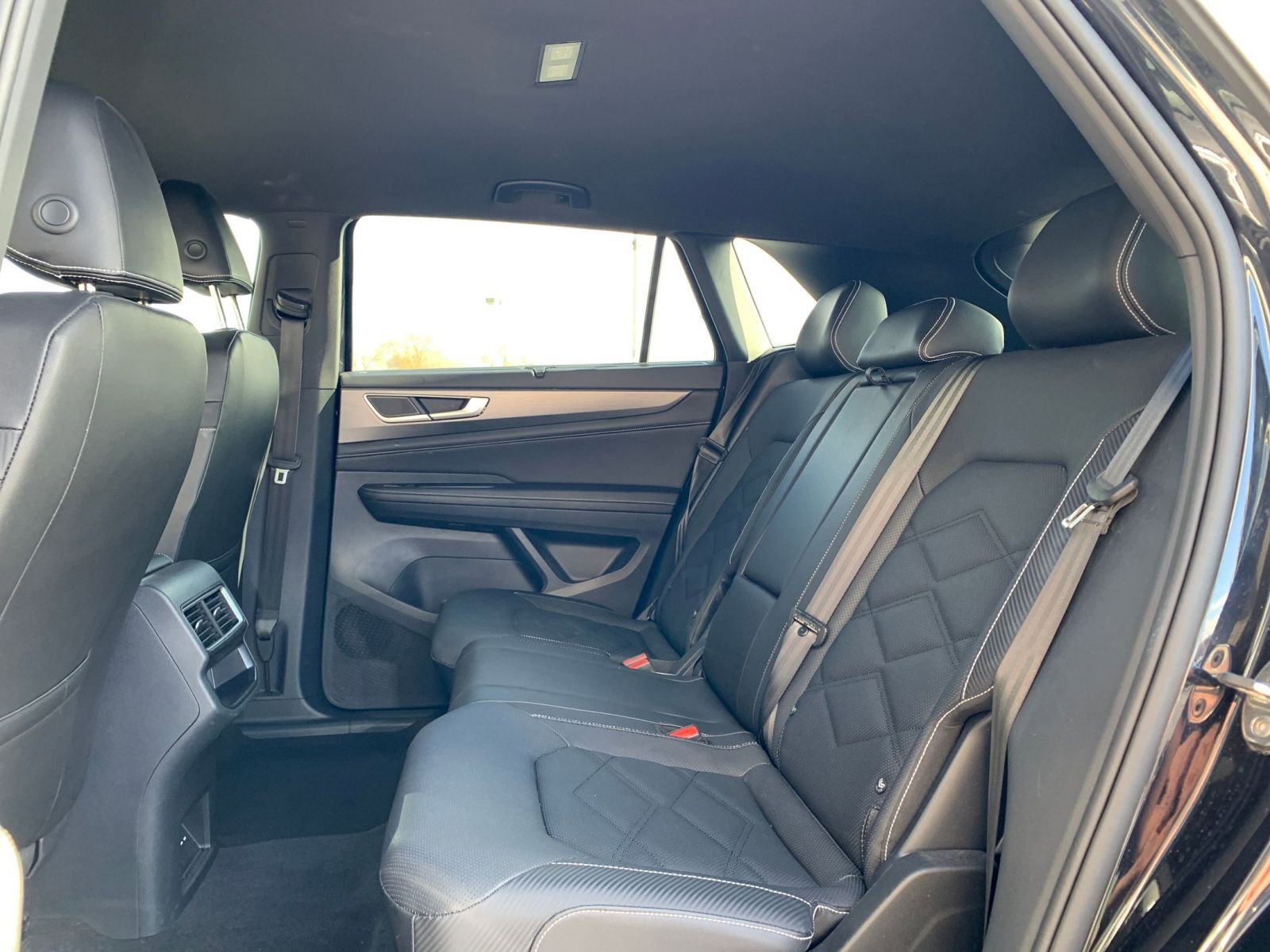 Used 2025 Volkswagen Atlas Cross Sport SE image 25