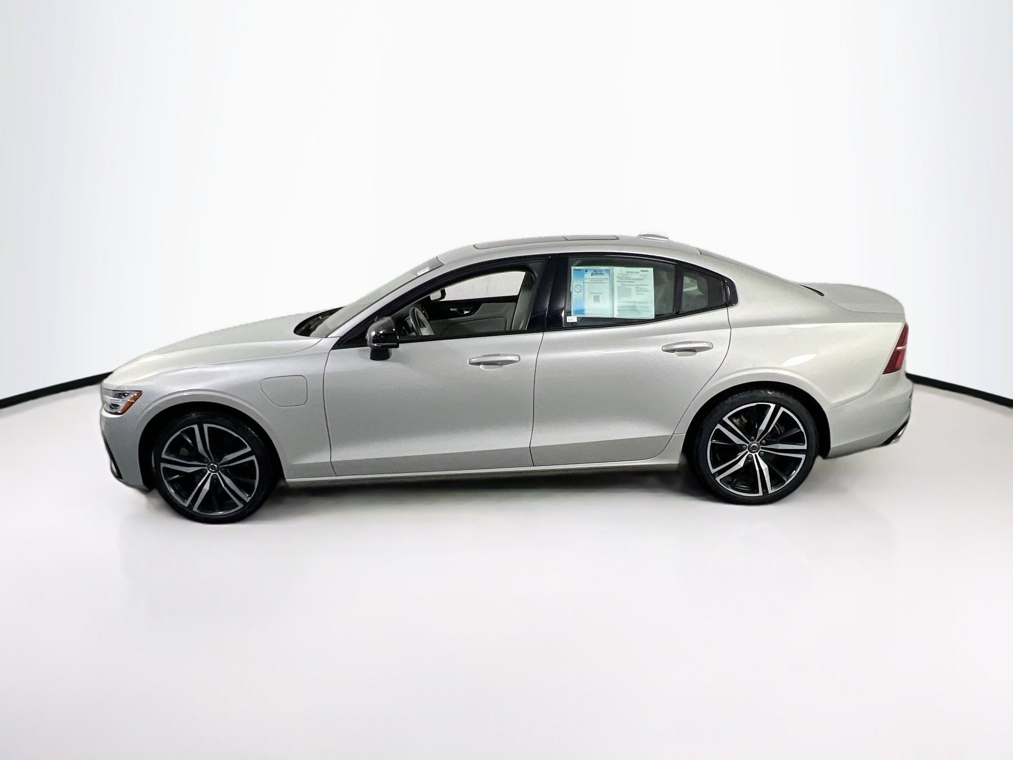Used 2022 Volvo S60 T8 R-Design Expression w/ Premium Package AWD/4WD image 8