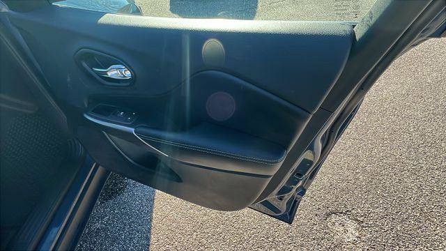 Used 2019 Jeep Cherokee Latitude w/ Cold Weather Group image 15