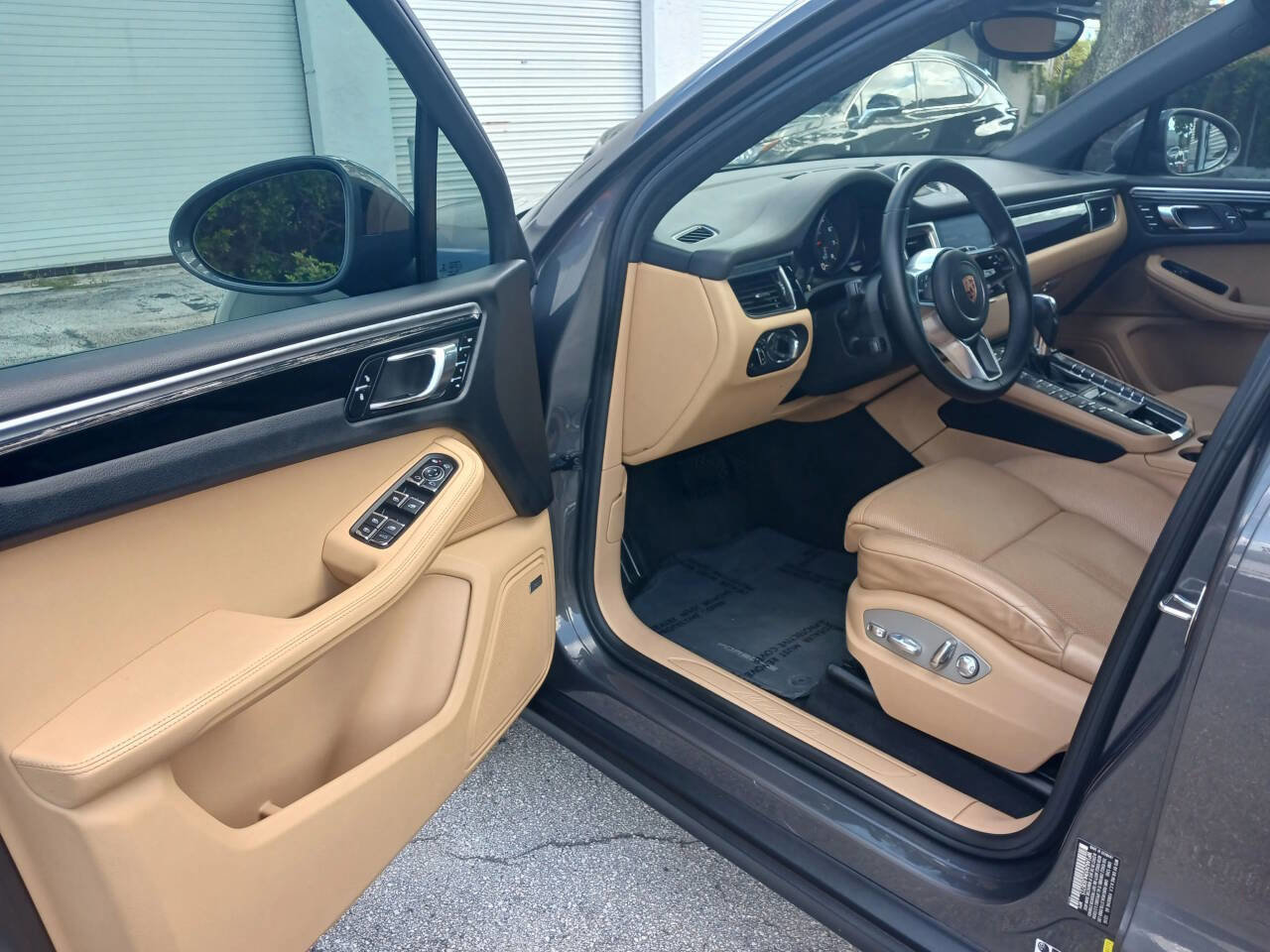 Used 2017 Porsche Macan image 31