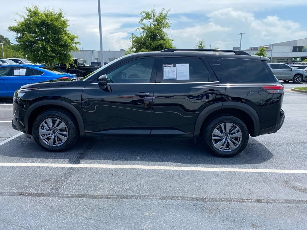 Used 2025 Nissan Pathfinder SV FWD image 4
