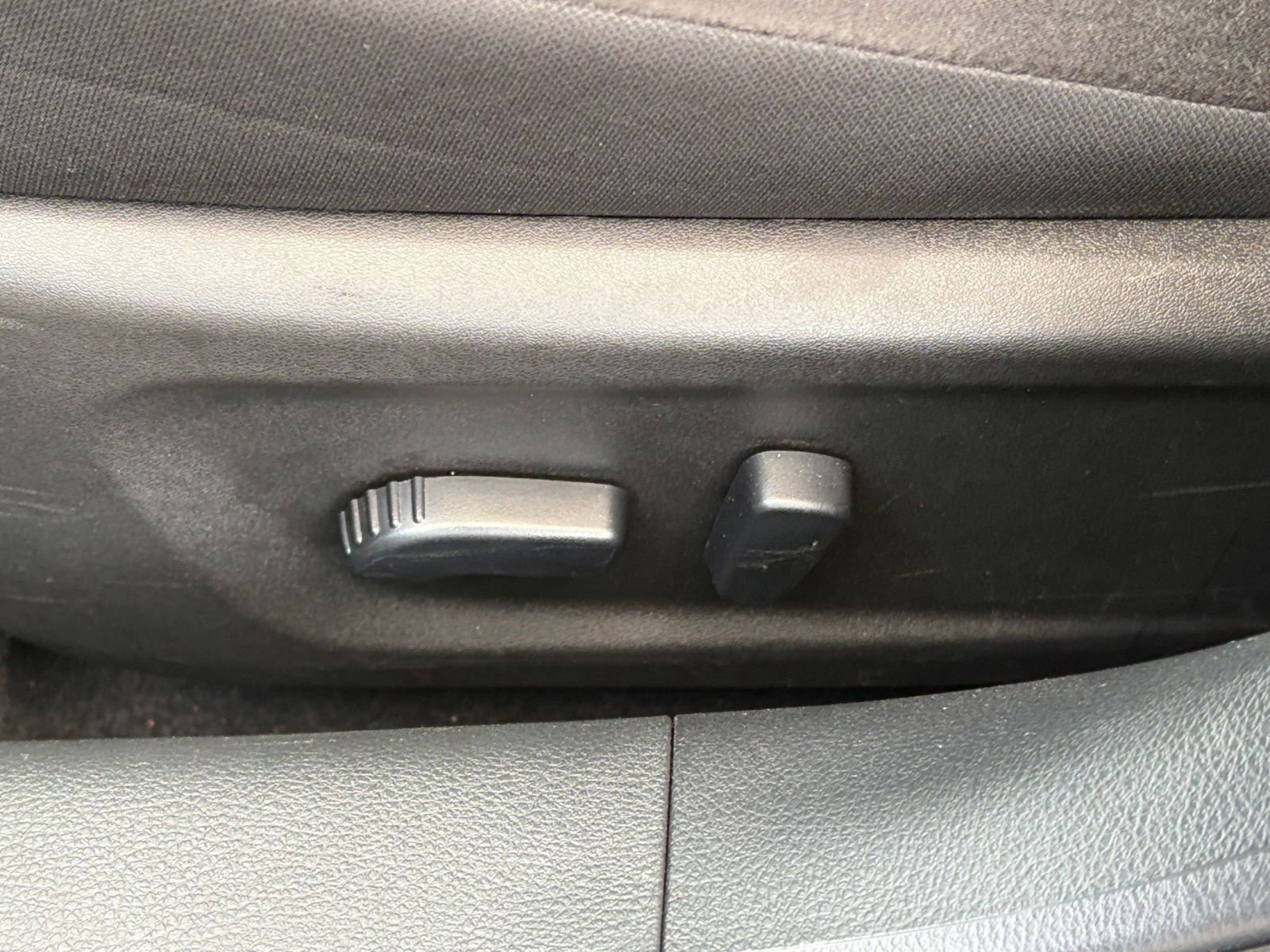 Used 2025 Nissan Altima 2.5 SV FWD image 23