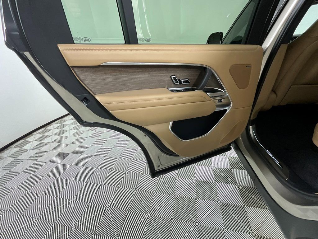Used 2025 Land Rover Range Rover Long Wheelbase SE image 26