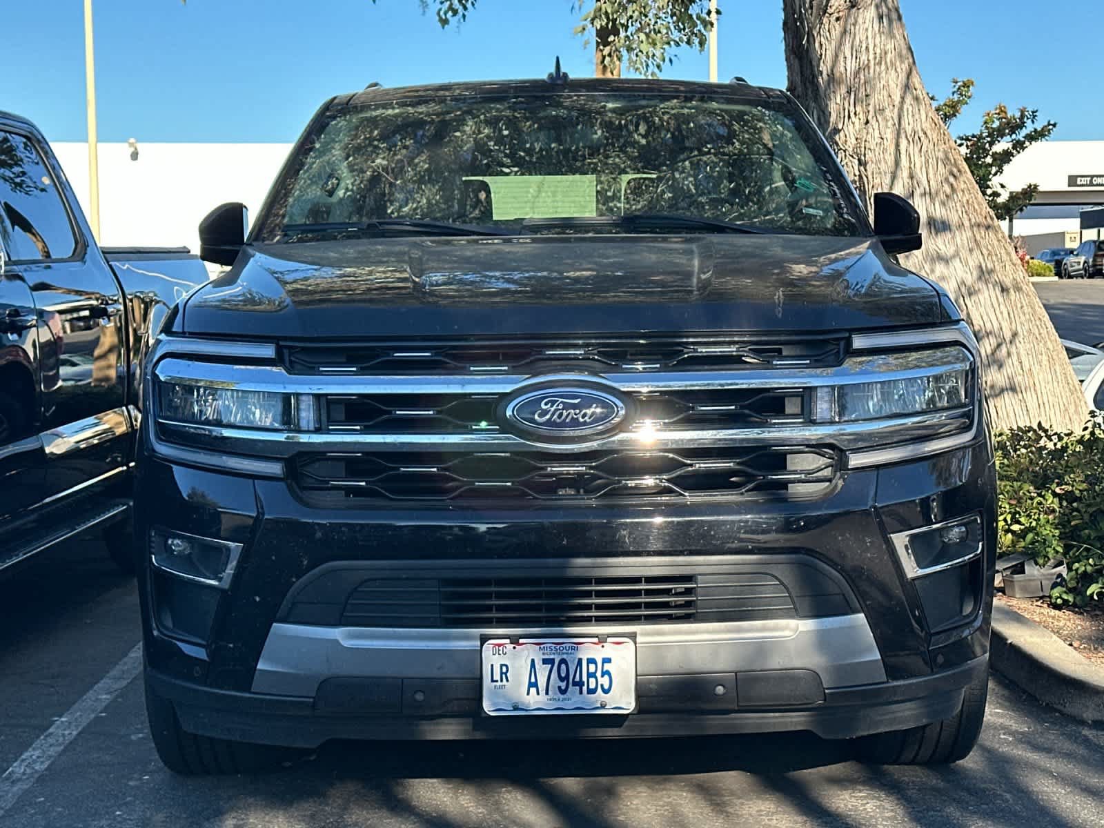 Used 2024 Ford Expedition Limited AWD/4WD image 2