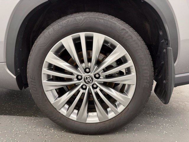 Certified 2025 Toyota Highlander Platinum AWD/4WD image 21