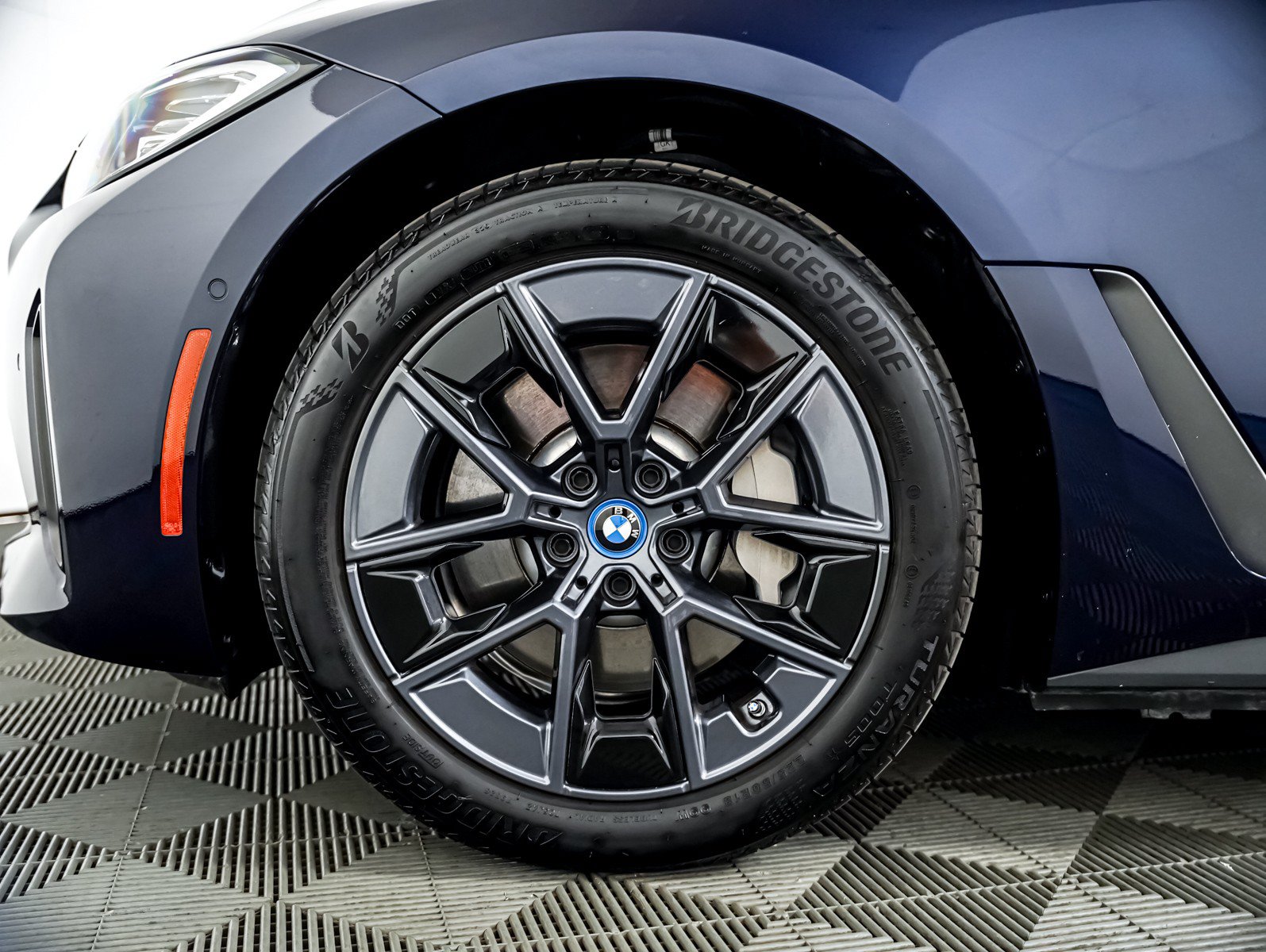 Used 2023 BMW i4 eDrive35 w/ Premium Package RWD image 6