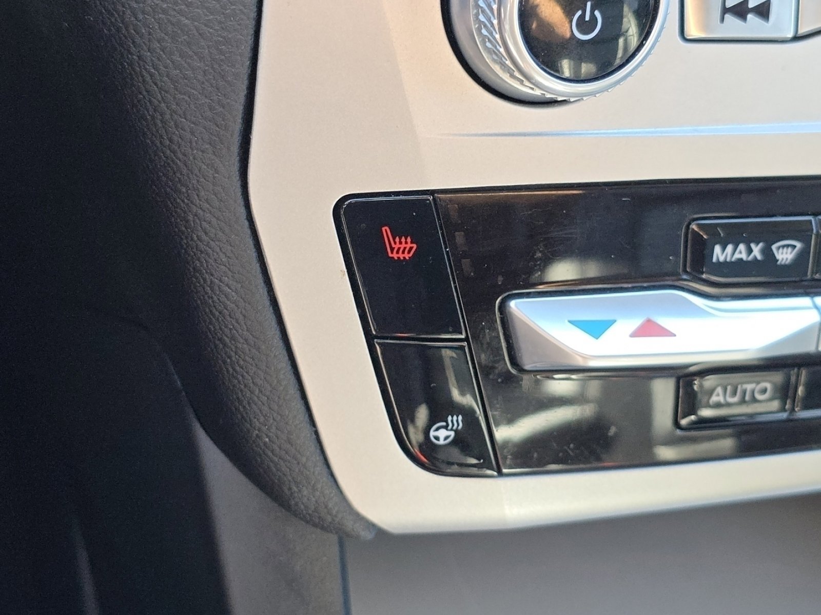 Used 2022 Ford Explorer XLT w/ Equipment Group 202A image 11