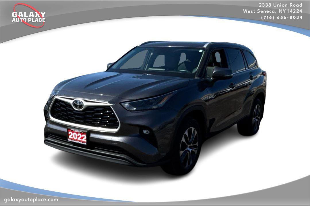 Used 2022 Toyota Highlander XLE image 1