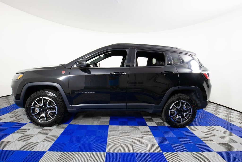 Used 2024 Jeep Compass Trailhawk image 8