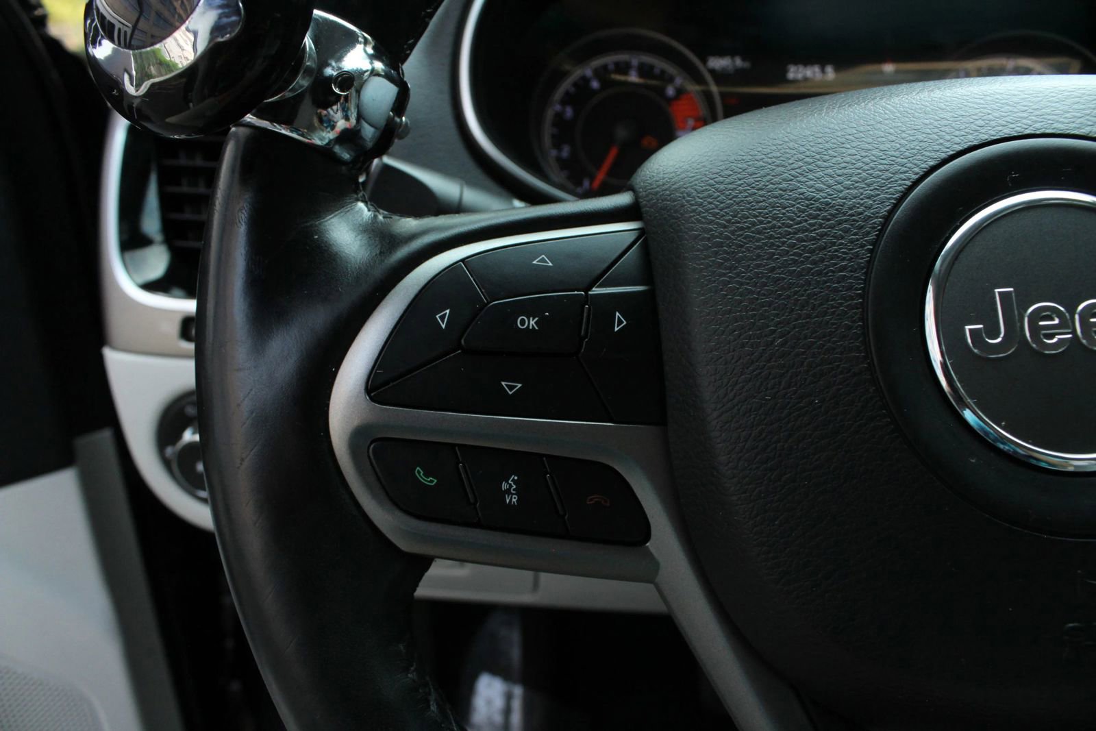 Used 2020 Jeep Cherokee Limited FWD image 38