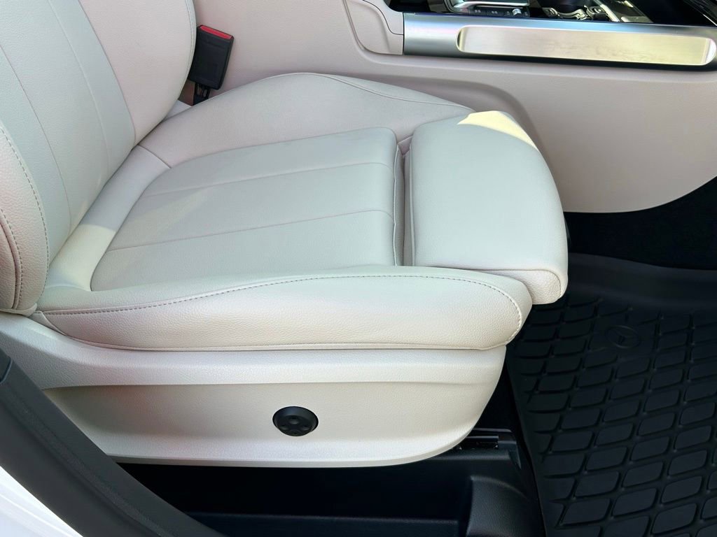 Used 2023 Mercedes-Benz GLB 250 4MATIC image 42