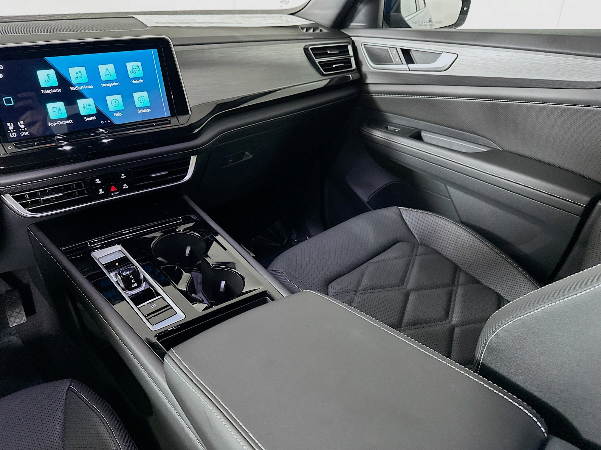 New 2025 Volkswagen Atlas Cross Sport SE image 21