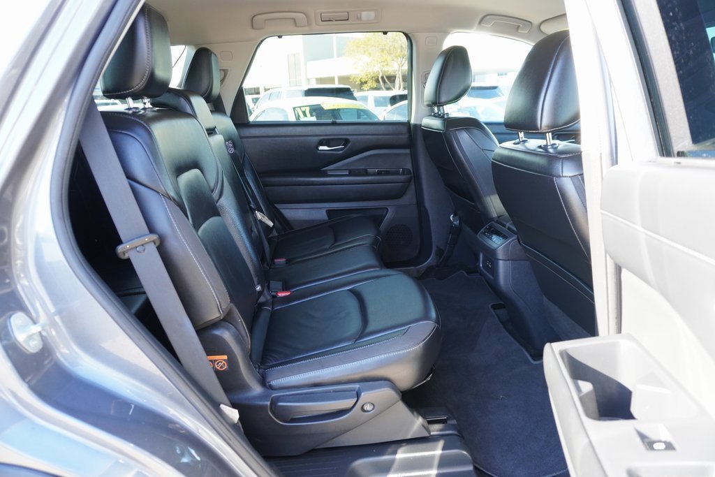 Used 2023 Nissan Pathfinder SL image 17