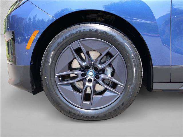 Used 2023 BMW iX xDrive50 AWD/4WD image 28