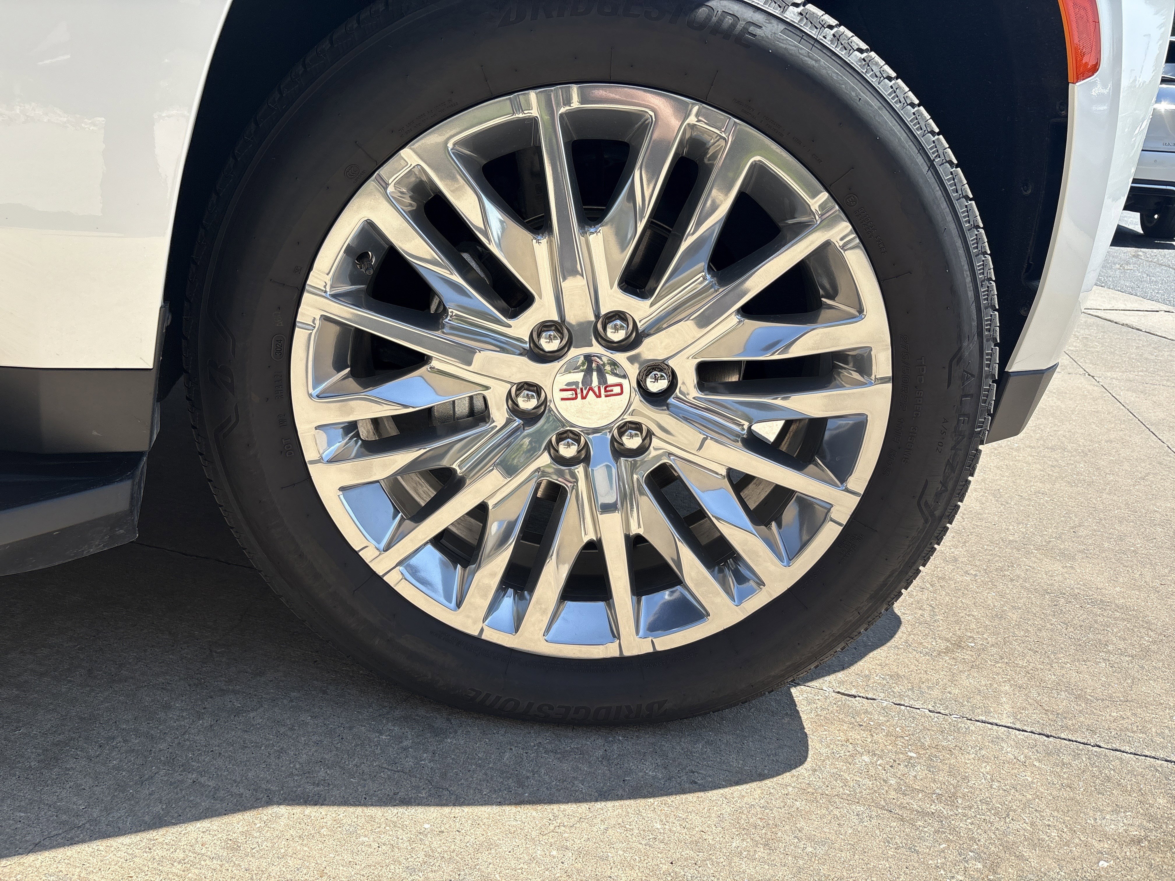 Used 2024 GMC Yukon Denali AWD/4WD image 13