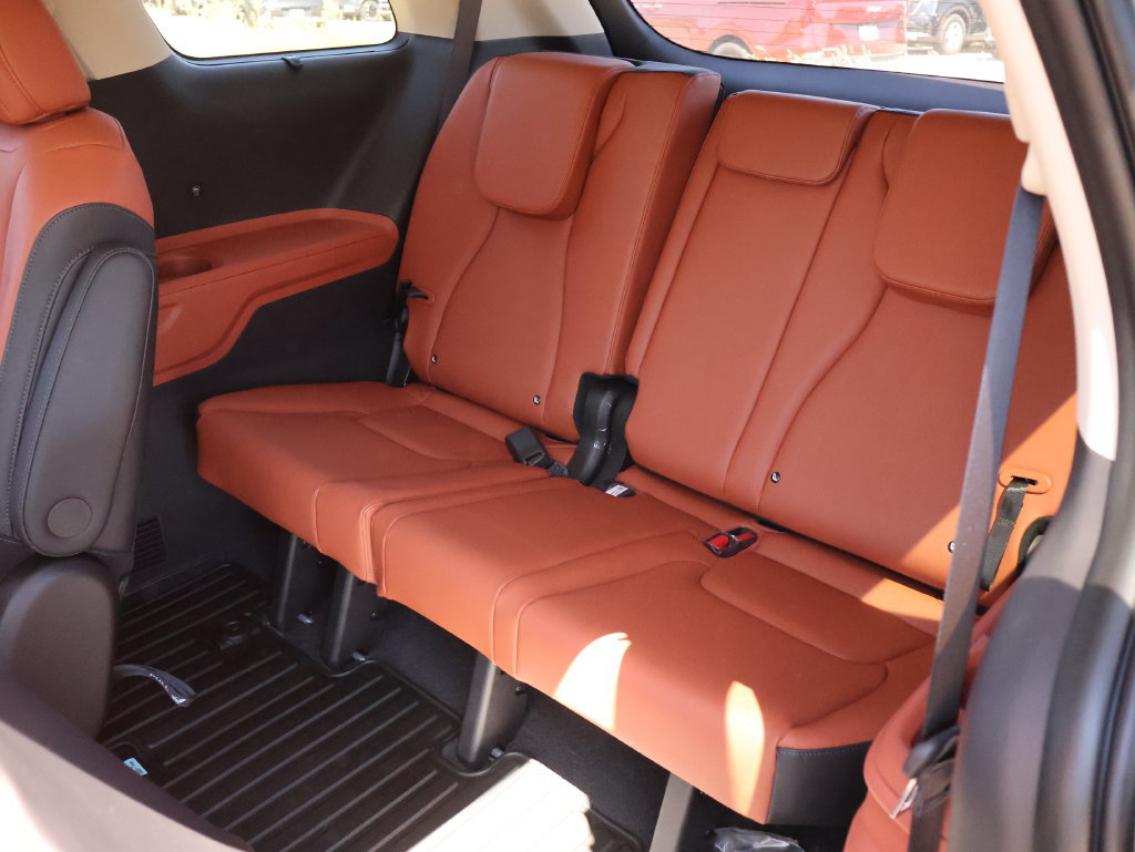 New 2027 Kia Carnival SX w/ Dark Edition Package FWD image 18