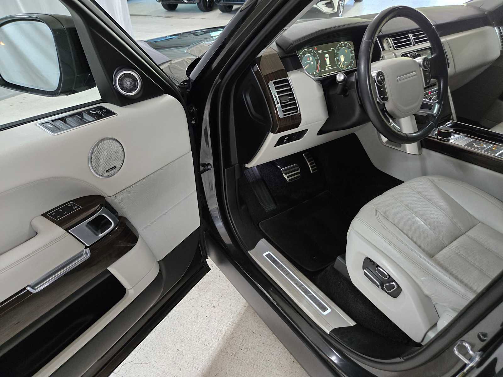 Used 2014 Land Rover Range Rover Long Wheelbase Supercharged AWD/4WD image 23