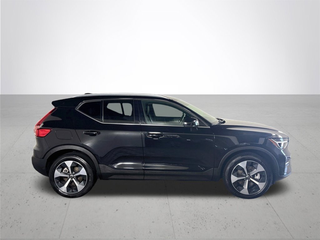 Used 2024 Volvo XC40 B5 Core AWD/4WD image 5