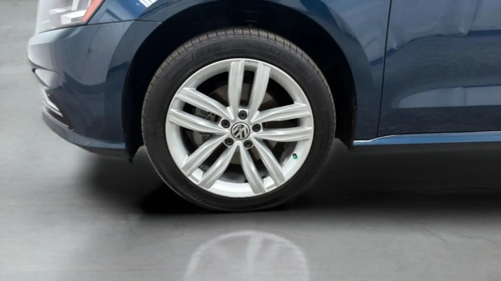 Used 2019 Volkswagen Passat 2.0T Wolfsburg FWD image 28